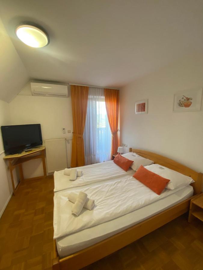 Guesthouse Pri Cebelici Lukovica pri Domžalah Екстериор снимка
