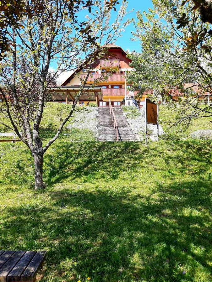 Guesthouse Pri Cebelici Lukovica pri Domžalah Екстериор снимка