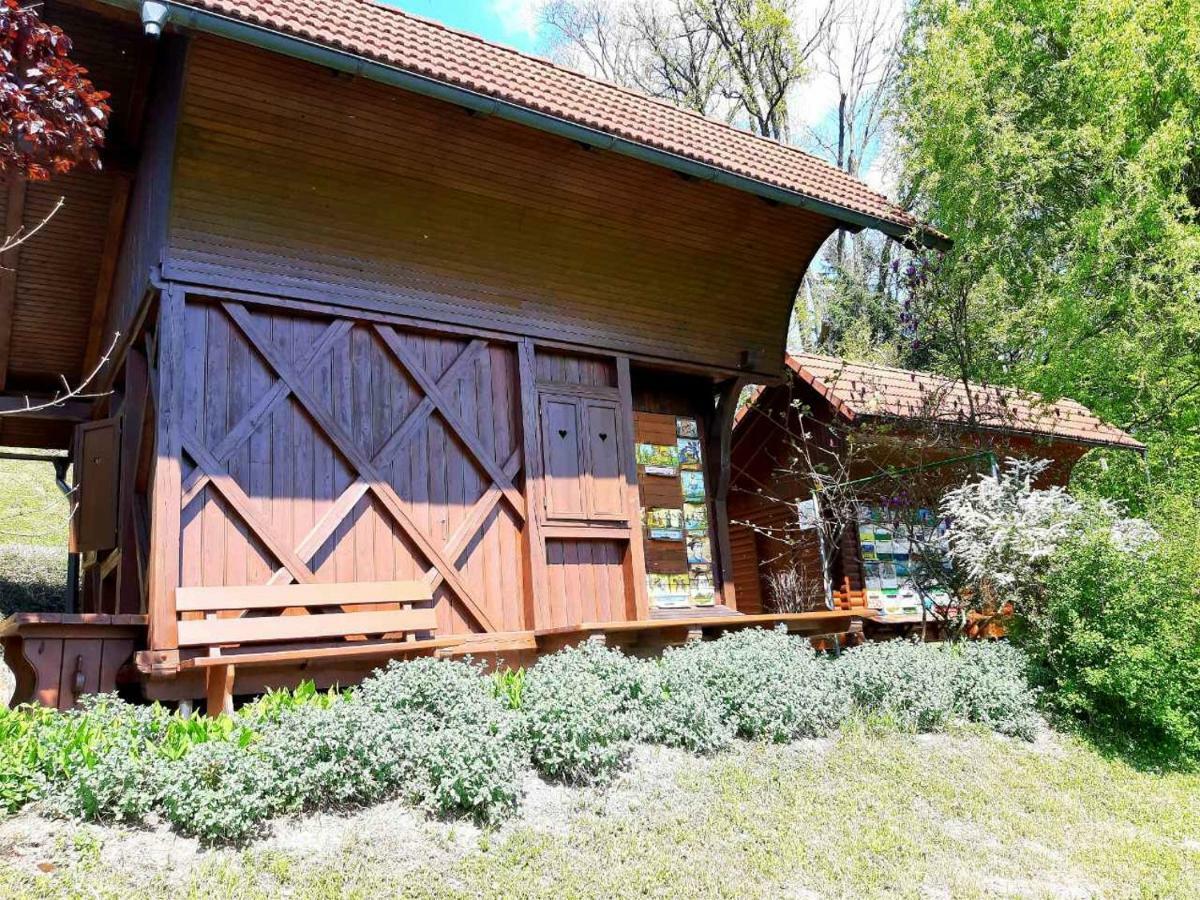 Guesthouse Pri Cebelici Lukovica pri Domžalah Екстериор снимка