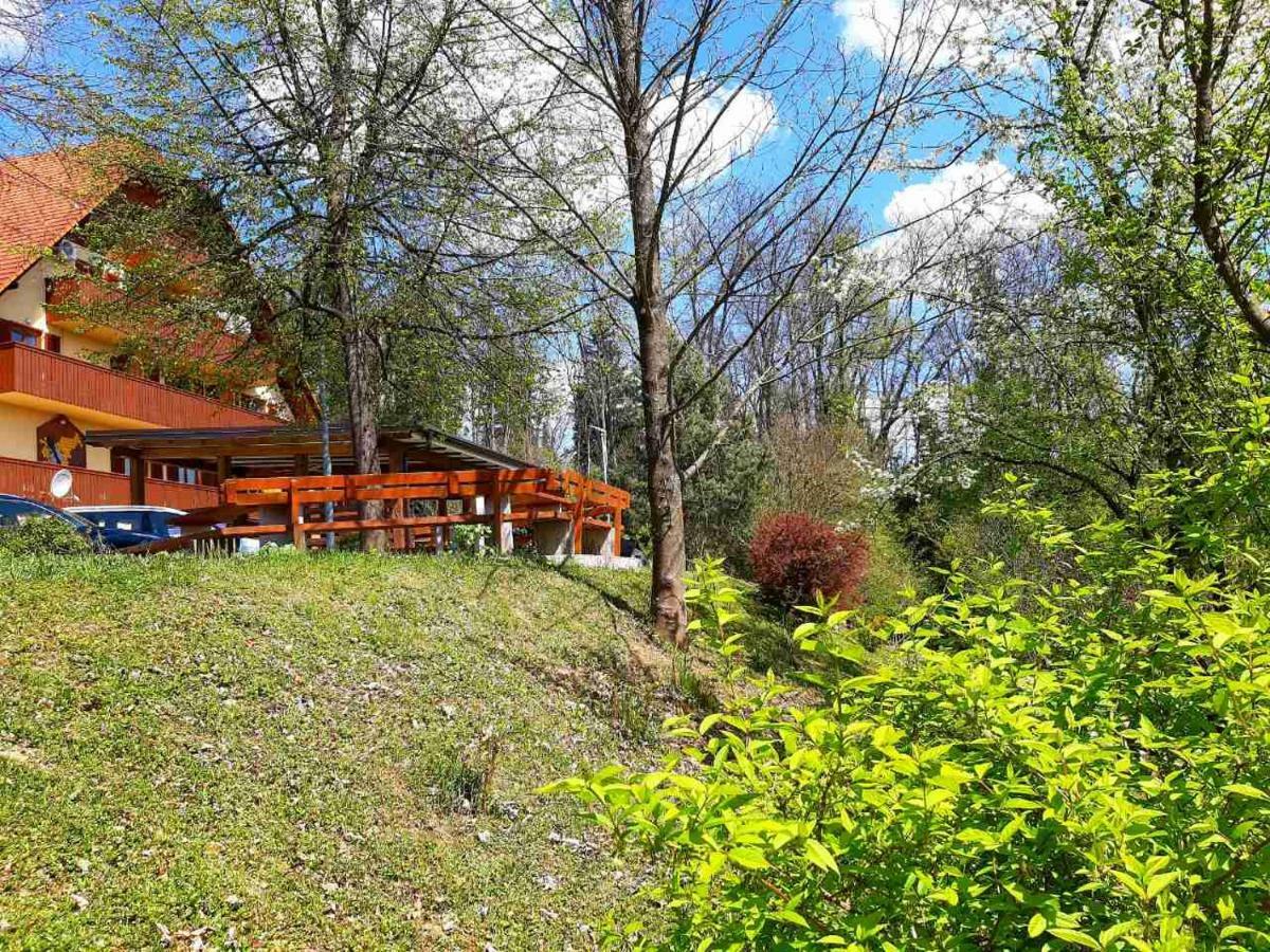 Guesthouse Pri Cebelici Lukovica pri Domžalah Екстериор снимка