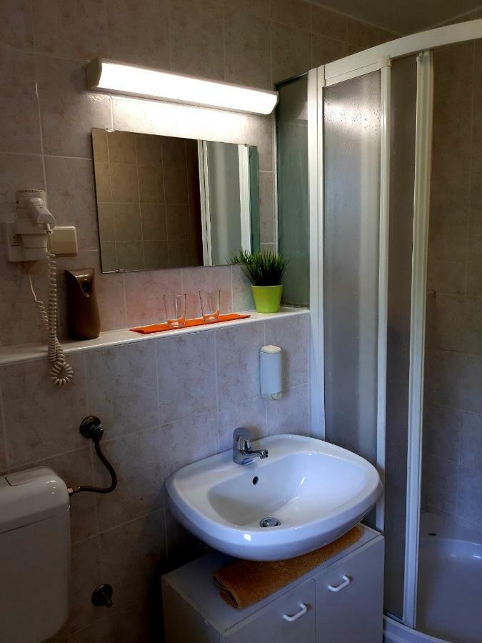 Guesthouse Pri Cebelici Lukovica pri Domžalah Екстериор снимка