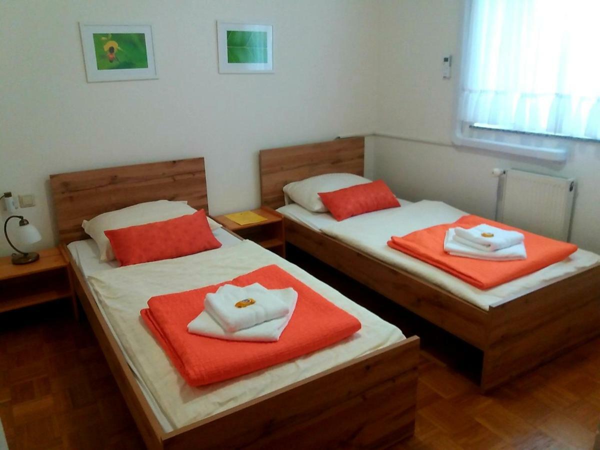 Guesthouse Pri Cebelici Lukovica pri Domžalah Екстериор снимка