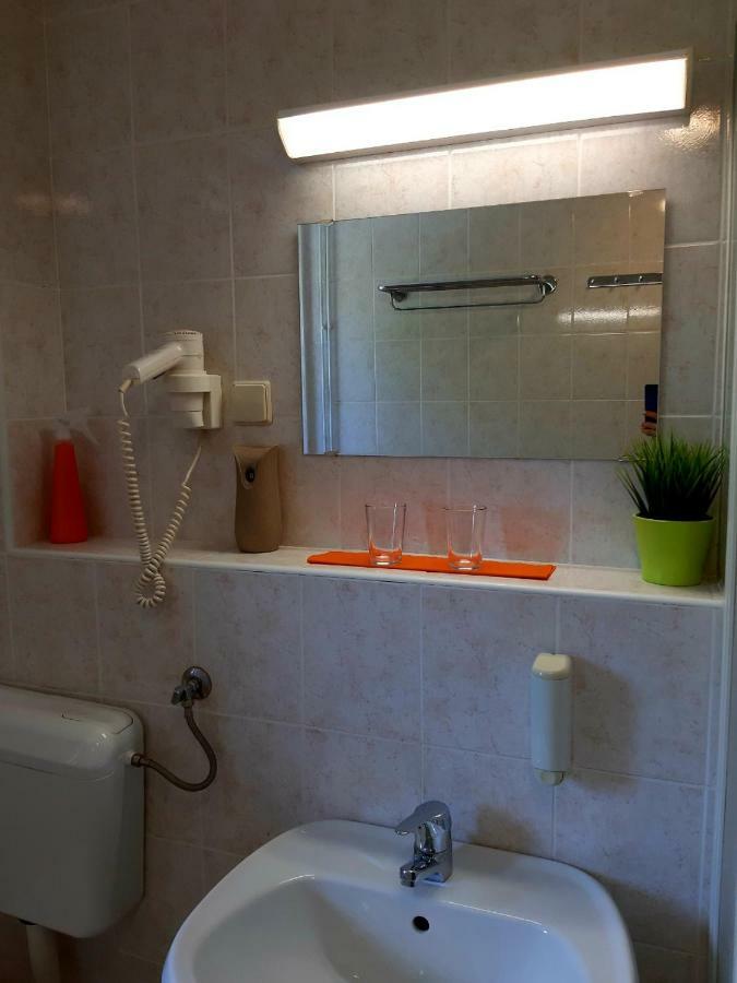 Guesthouse Pri Cebelici Lukovica pri Domžalah Екстериор снимка