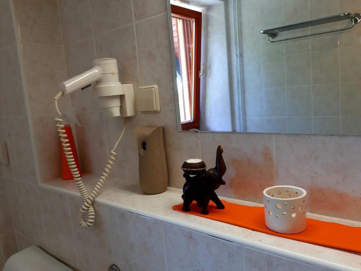 Guesthouse Pri Cebelici Lukovica pri Domžalah Екстериор снимка